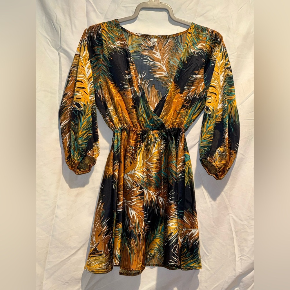 Women's V-Neck Feather Print Long Sleeve Dress - Black/Gold